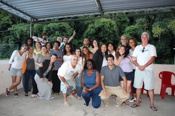 Equipe do NPC com alunos do curso de Comunicação Popular