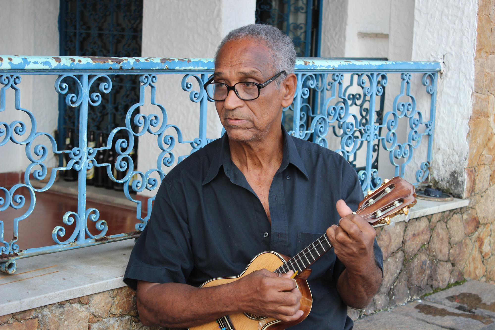 Cavaquinista de 75 anos lança seu primeiro CD “Siqueira Entre Nós”, no Rio