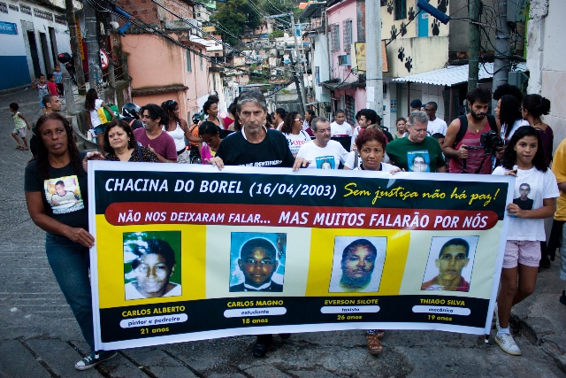 No Rio, manifestação lembra 10 anos da Chacina do Borel