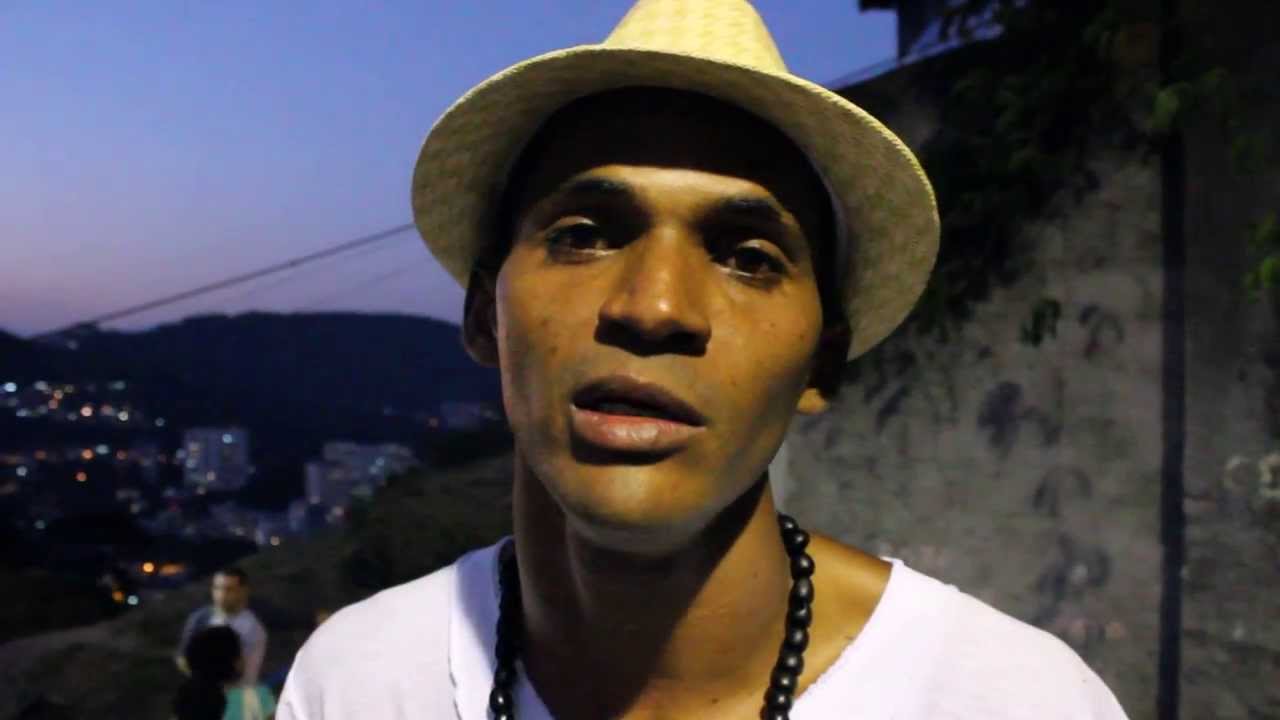 Favela Santa Marta: morador do Pico mostra a história e os problemas sociais da comunidade