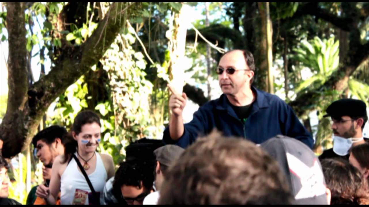 Vídeo registra protesto de estudantes contra aumento do salário dos vereadores de São José dos Campos