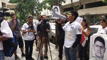 Familiares de mortos e desaparecidos no México realizam atividades no Brasil