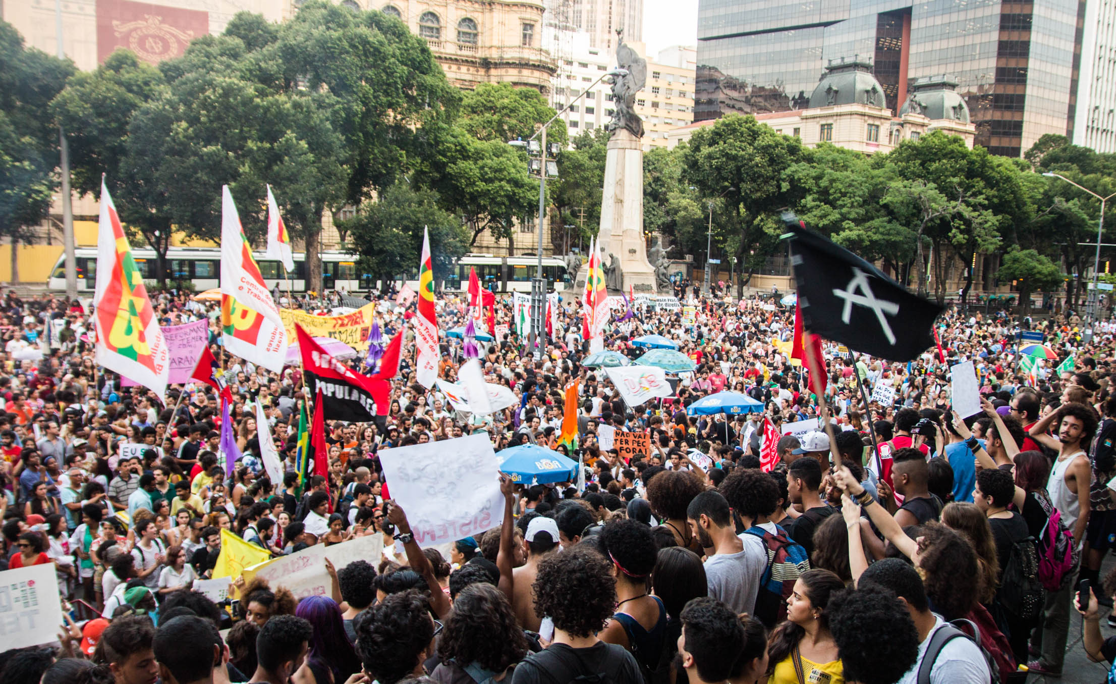 Rio de Janeiro-RJ: Violência e repressão no Ato Contra a PEC 241