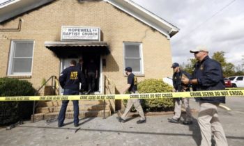 Igreja no Mississipi é queimada e pichada com slogan de Trump