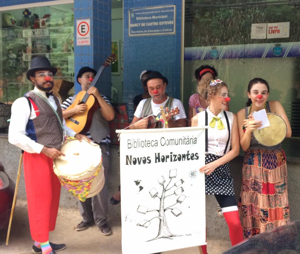 Biblioteca comunitária celebra seis anos de resistência em zona rural no interior do RJ