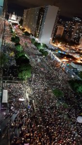 O Brasil resolve parar e faz manifestação em defesa da educação