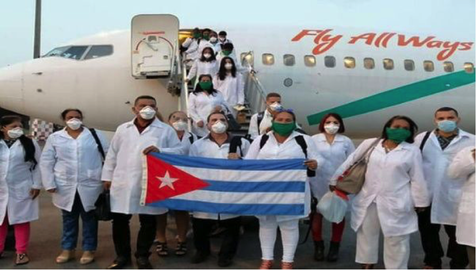 Solidariedade internacional: médicos cubanos chegam à Itália para ajudar no combate ao coronavírus.