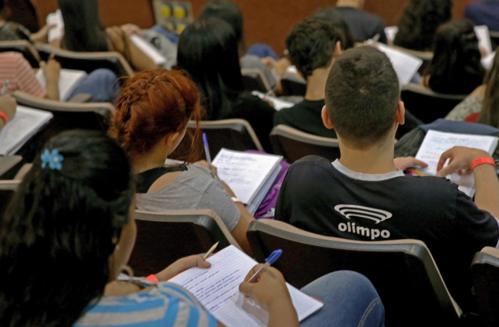 ‘Sem aula, sem Enem’: campanha por adiamento terá protestos nesta sexta