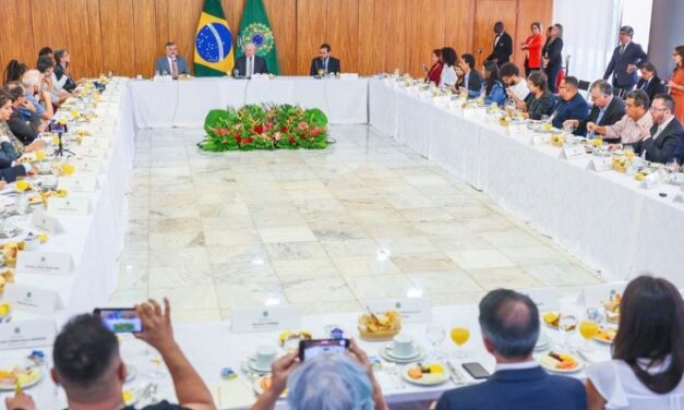 Em reunião com ministro da Secom, Barão de Itararé entrega documentos para fortalecer mídia alternativa