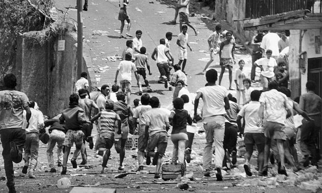 Fotógrafo que registrou o Caracazo conta a história da revolta que redefiniu a Venezuela