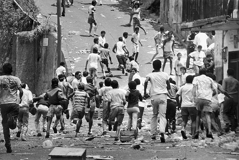 Fotógrafo que registrou o Caracazo conta a história da revolta que redefiniu a Venezuela