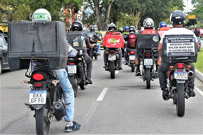 Dossiê da Unicamp aponta como uberização prejudica saúde de motoboys