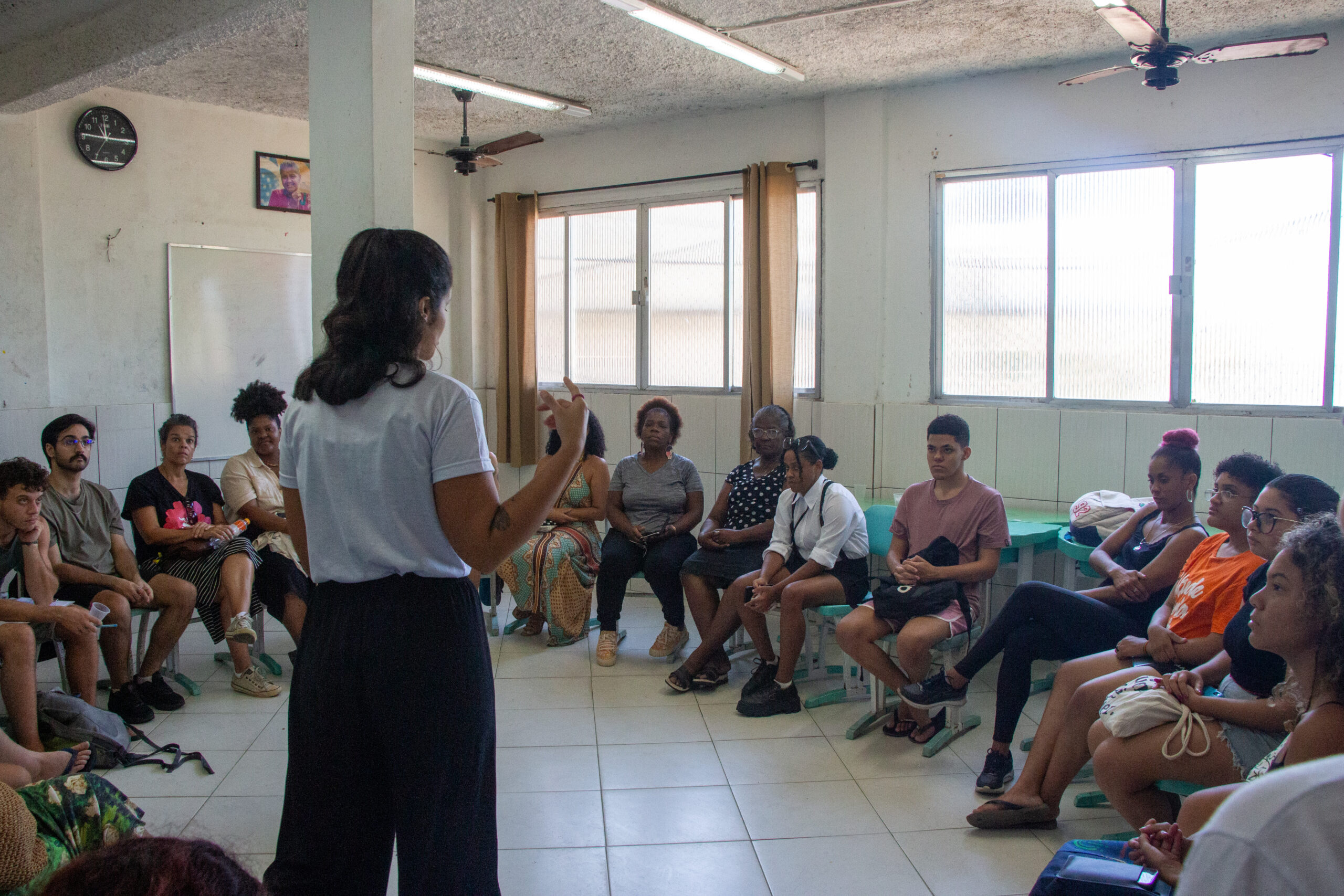 Nunca é tarde: a trajetória de mulheres 50+ nos pré-vestibulares populares