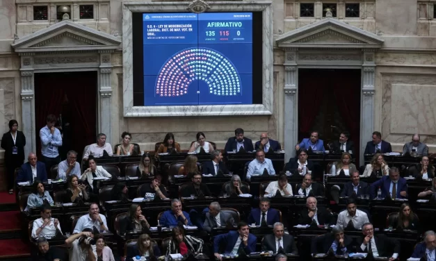 Argentina contra Milei: 90% de adesão à greve e violência policial marcam o maior protesto contra o governo