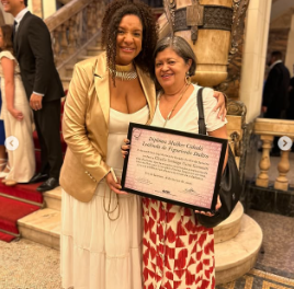 Claudia Santiago recebe o prêmio Leolinda Daltro 2026