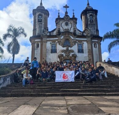 Estudantes do Cursinho Vito Giannotti fazem aula de campo em Ouro Preto (MG)