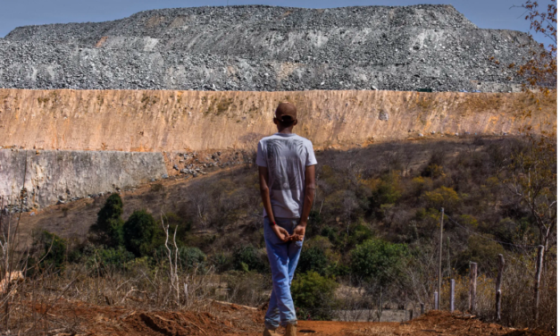 Exposição sobre impactos da mineração no Vale do Jequitinhonha (MG) chega ao Rio